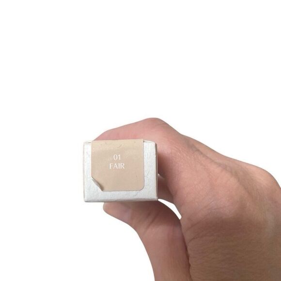 GloWish 01 By HUDA BEAUTY Bright Light Sheer Concealer 01 Fair 0.35oz - Picture 2 of 12